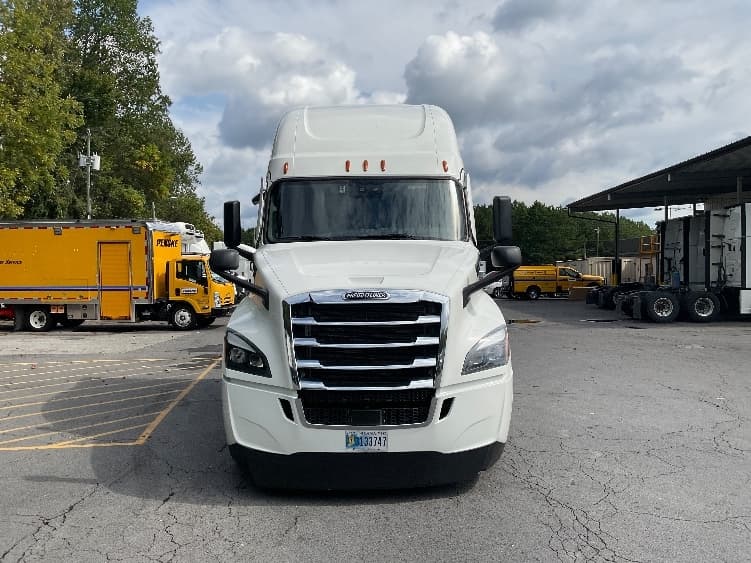 2022 Freightliner Cascadia in La Porte, IN — photo 2