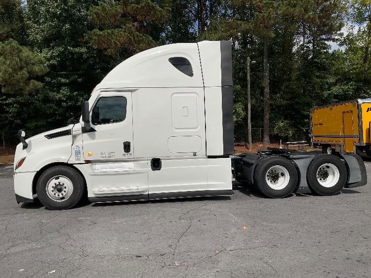 2022 Freightliner Cascadia in La Porte, IN — photo 4