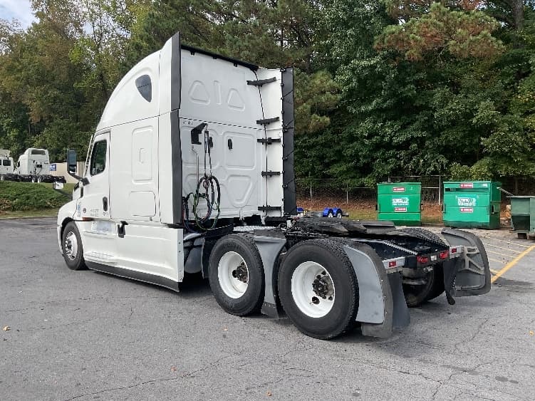 2022 Freightliner Cascadia in La Porte, IN — photo 5