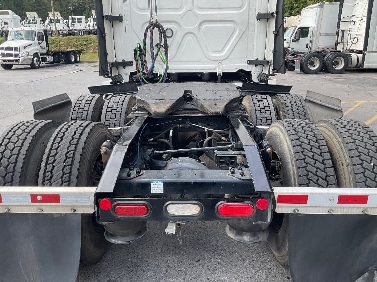 2022 Freightliner Cascadia in La Porte, IN — photo 6