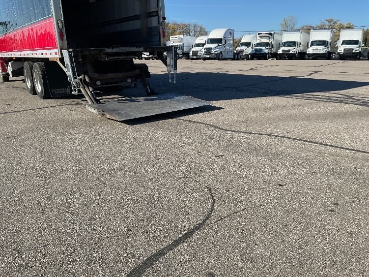 2019 Freightliner M2 106 in Warren, MI — photo 9