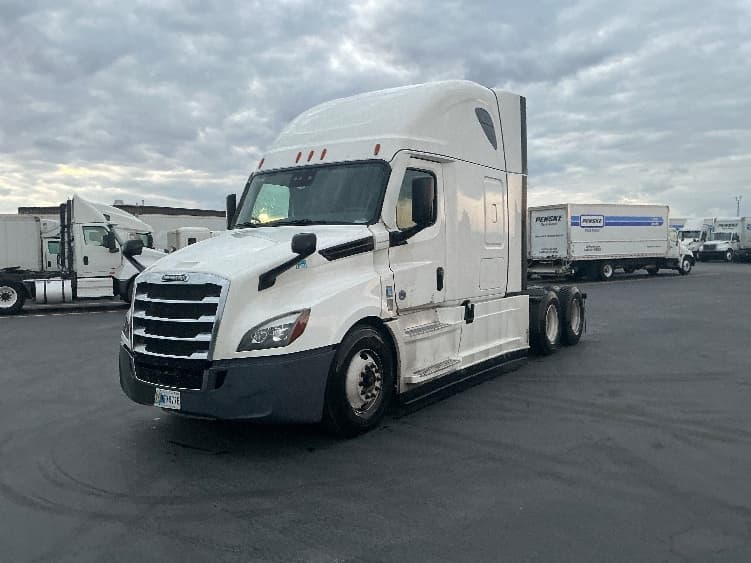 2022 Freightliner Cascadia in Columbus, OH — photo 3