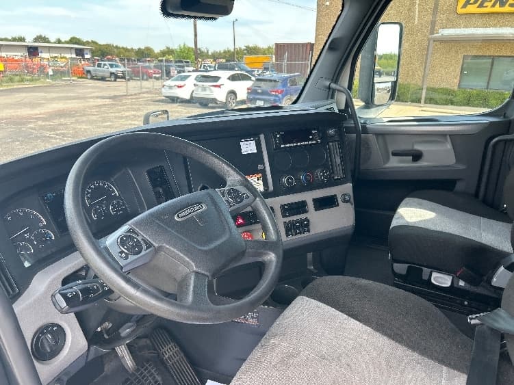 2022 Freightliner Cascadia in Waco, TX — photo 10
