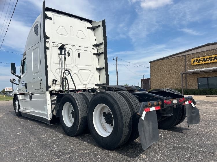 2022 Freightliner Cascadia in Waco, TX — photo 5