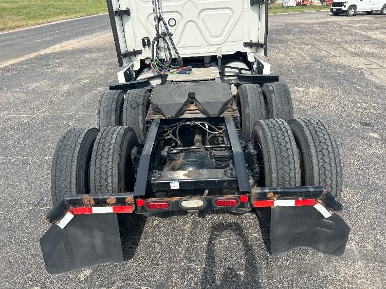 2022 Freightliner Cascadia in Waco, TX — photo 6