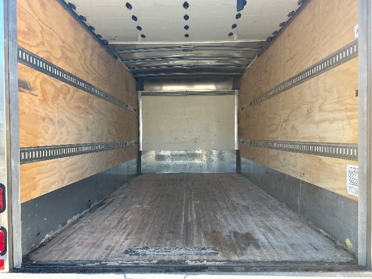 2022 Isuzu NRR in New Bedford, MA — photo 10