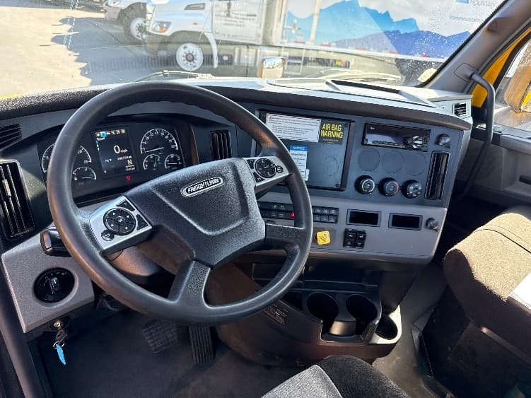 2022 Freightliner Cascadia in West Sacramento, CA — photo 10