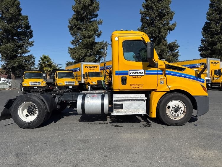 2022 Freightliner Cascadia in West Sacramento, CA — photo 8