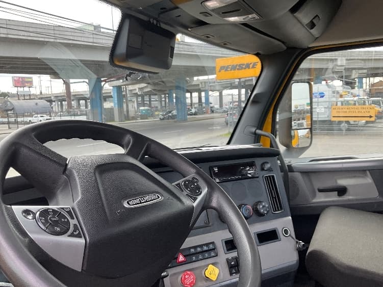 2022 Freightliner Cascadia in Kent, WA — photo 10