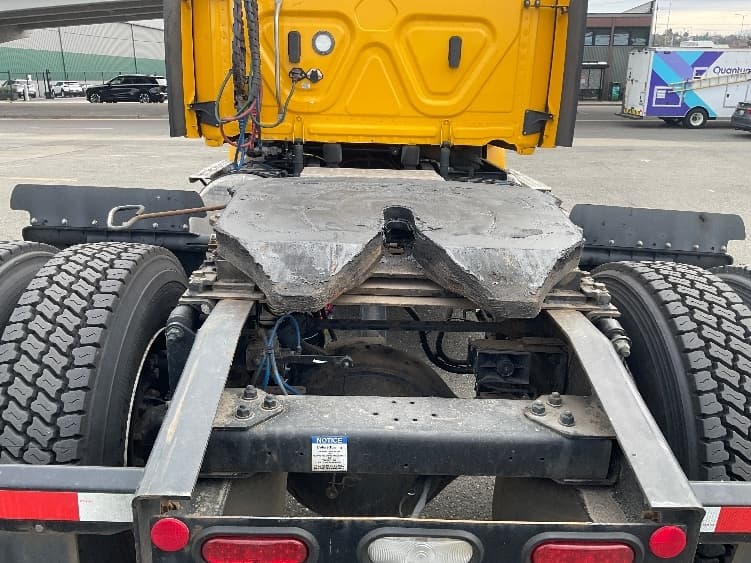 2022 Freightliner Cascadia in Kent, WA — photo 6