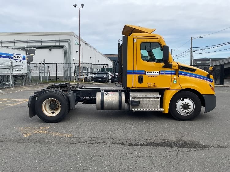 2022 Freightliner Cascadia in Kent, WA — photo 8