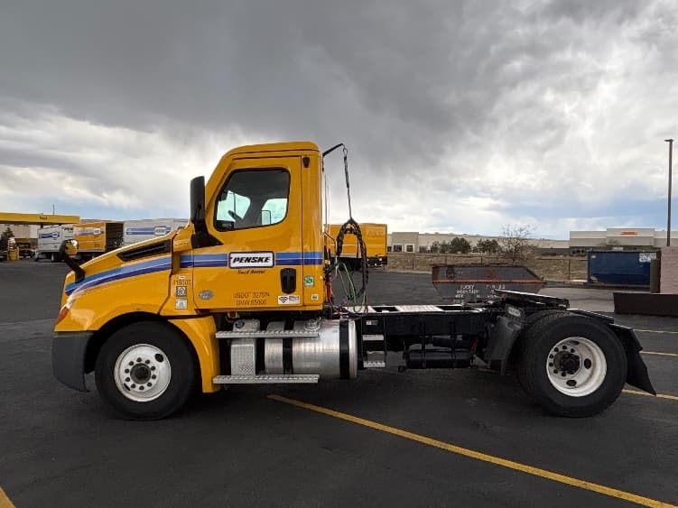 2022 Freightliner Cascadia in Denver, CO — photo 4