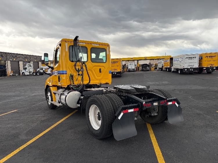 2022 Freightliner Cascadia in Denver, CO — photo 5