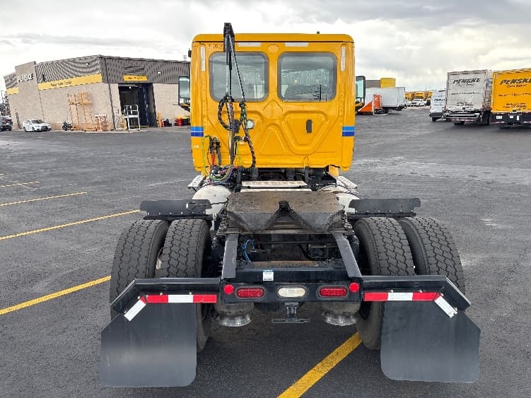 2022 Freightliner Cascadia in Denver, CO — photo 6