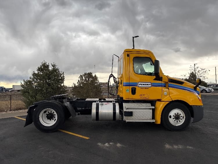 2022 Freightliner Cascadia in Denver, CO — photo 8