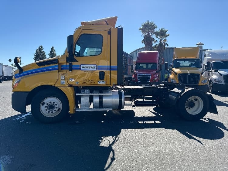 2022 Freightliner Cascadia in West Sacramento, CA — photo 4