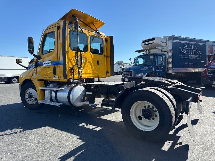 2022 Freightliner Cascadia in West Sacramento, CA — photo 5