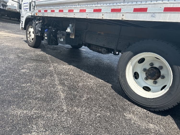 2022 Isuzu NRR in La Porte, IN — photo 5