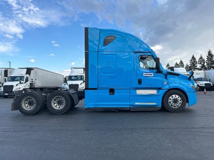 2022 Freightliner Cascadia in West Sacramento, CA — photo 8