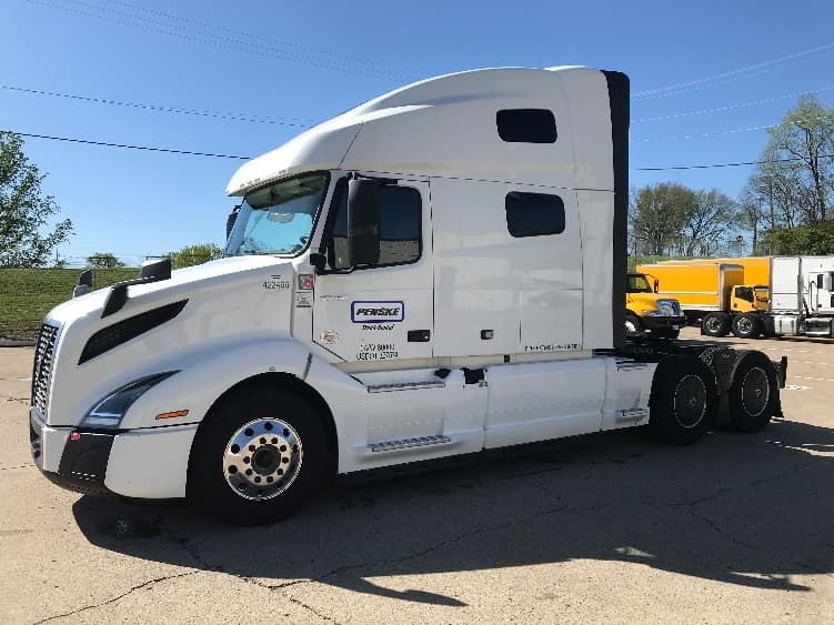 2022 Volvo VNL 760 in Orlando, FL — photo 3