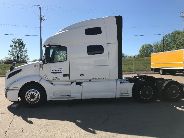2022 Volvo VNL 760 in Orlando, FL — photo 4
