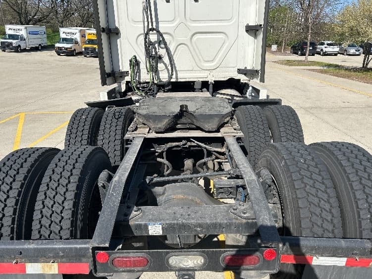 2022 Freightliner Cascadia in La Porte, IN — photo 6