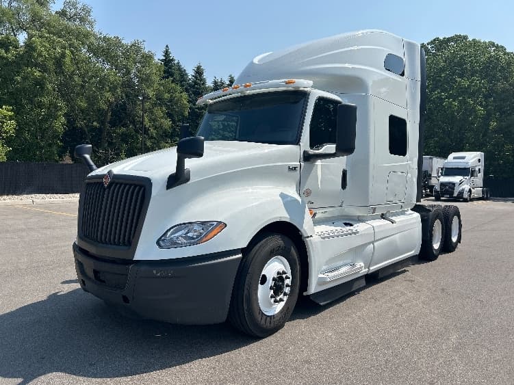 2022 International LT in Byron Center, MI — photo 3