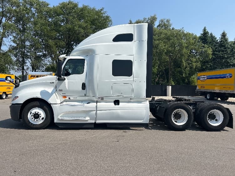 2022 International LT in Byron Center, MI — photo 4