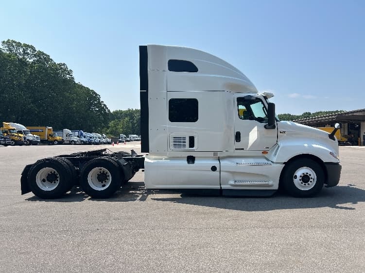 2022 International LT in Byron Center, MI — photo 8