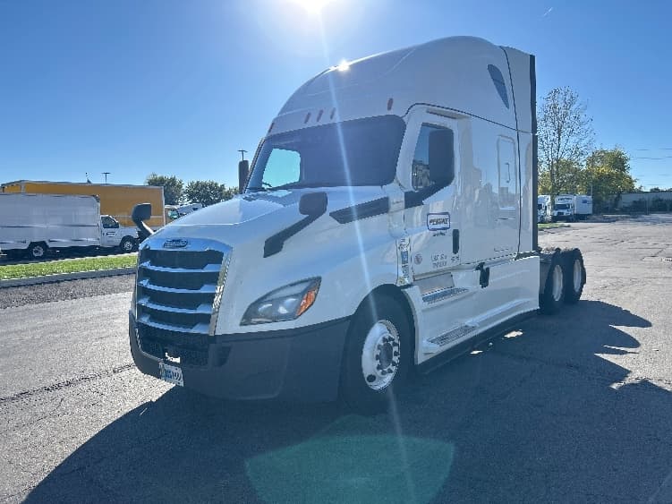2022 Freightliner Cascadia in Dayton, OH — photo 3