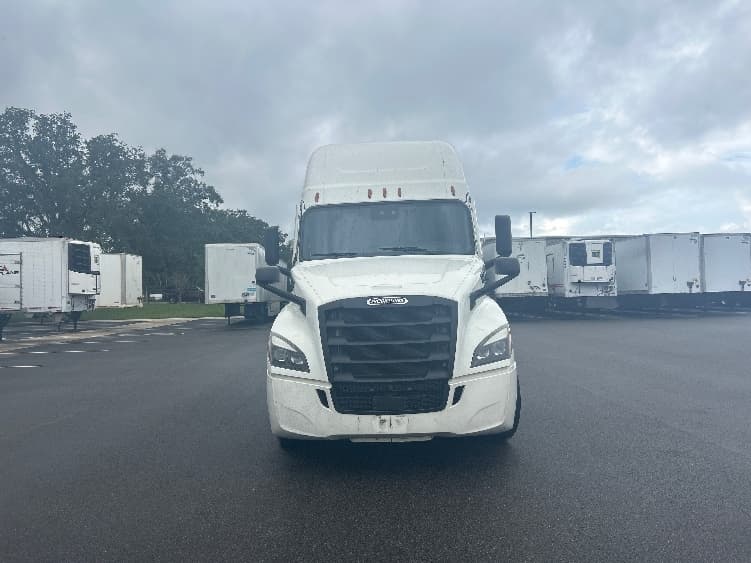 2022 Freightliner Cascadia in Ocala, FL — photo 2