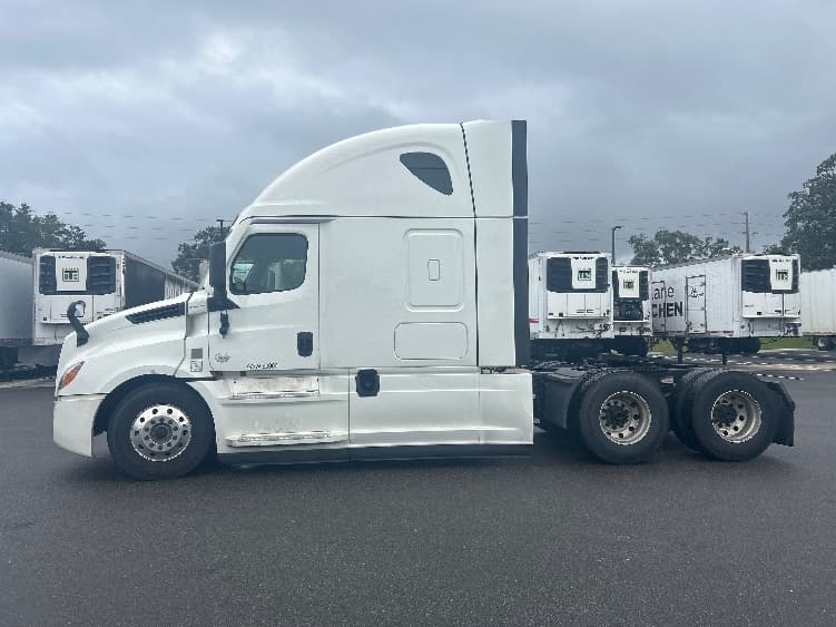 2022 Freightliner Cascadia in Ocala, FL — photo 4