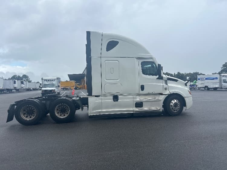 2022 Freightliner Cascadia in Ocala, FL — photo 8