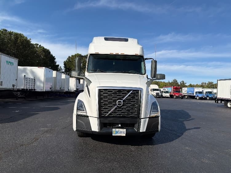 2022 Volvo VNL 760 in Atlanta, GA — photo 2