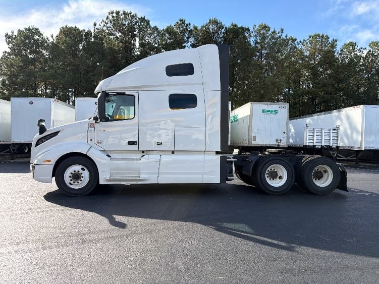 2022 Volvo VNL 760 in Atlanta, GA — photo 4