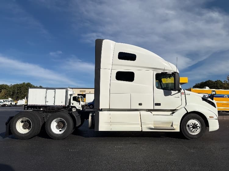 2022 Volvo VNL 760 in Atlanta, GA — photo 8