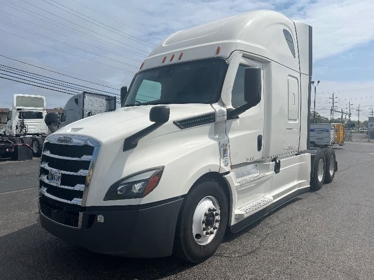 2022 Freightliner Cascadia in La Porte, IN — photo 3