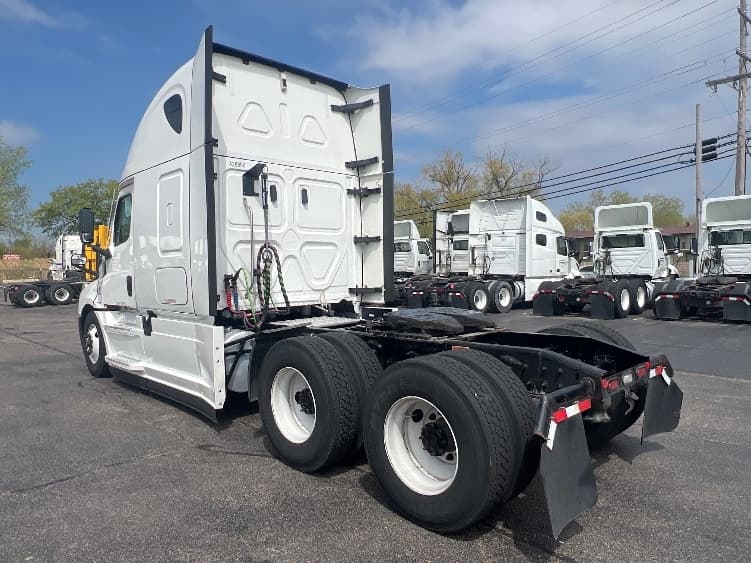 2022 Freightliner Cascadia in La Porte, IN — photo 5