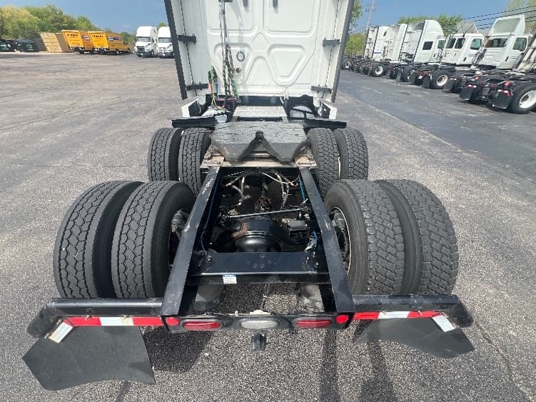 2022 Freightliner Cascadia in La Porte, IN — photo 6