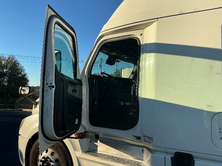 2022 Freightliner Cascadia in Atlanta (Forest Park), GA — photo 9