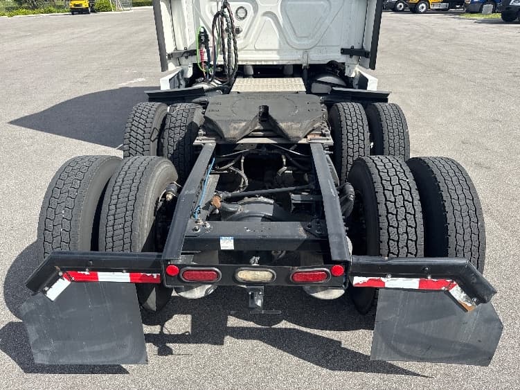2022 Freightliner Cascadia in Fort Myers, FL — photo 6