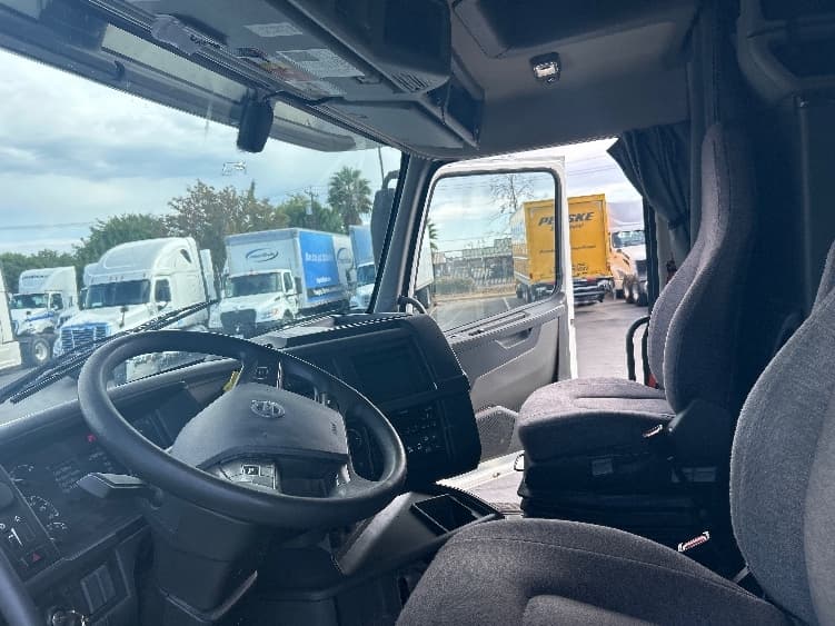 2022 Volvo VNL 760 in Ceres, CA — photo 10