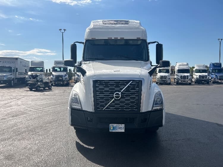 2022 Volvo VNL 760 in Ceres, CA — photo 2