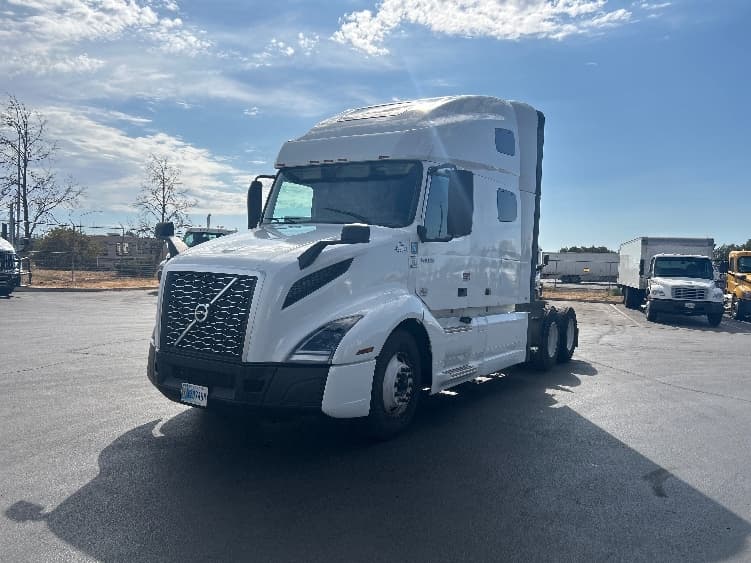 2022 Volvo VNL 760 in Ceres, CA — photo 3