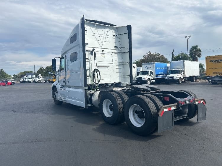 2022 Volvo VNL 760 in Ceres, CA — photo 5