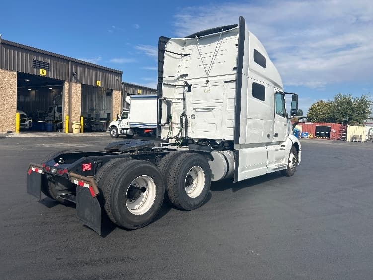 2022 Volvo VNL 760 in Ceres, CA — photo 7