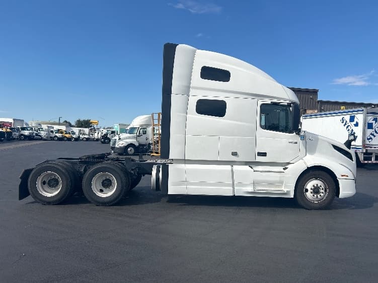 2022 Volvo VNL 760 in Ceres, CA — photo 8