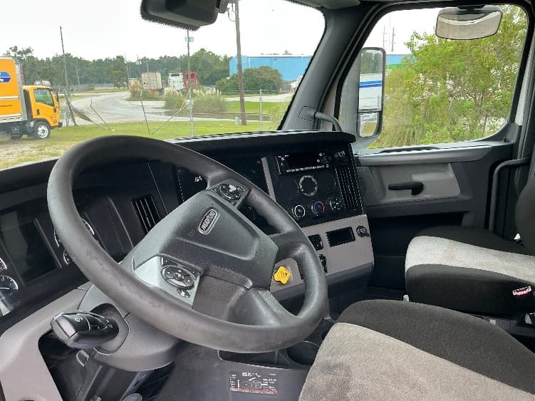2022 Freightliner Cascadia in Garden City, GA — photo 10