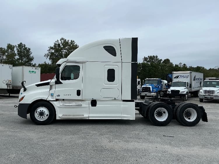 2022 Freightliner Cascadia in Garden City, GA — photo 4
