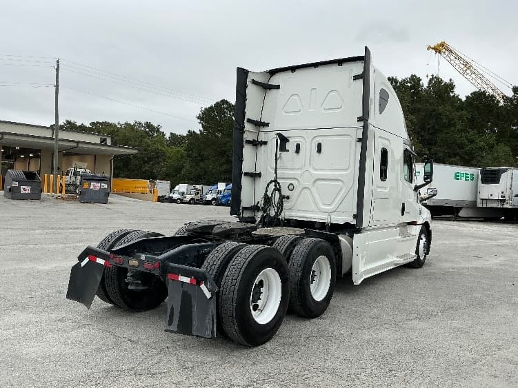 2022 Freightliner Cascadia in Garden City, GA — photo 7